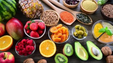 Vegan diyeti temsil eden gıda ürünleri. Vejetaryenlik.