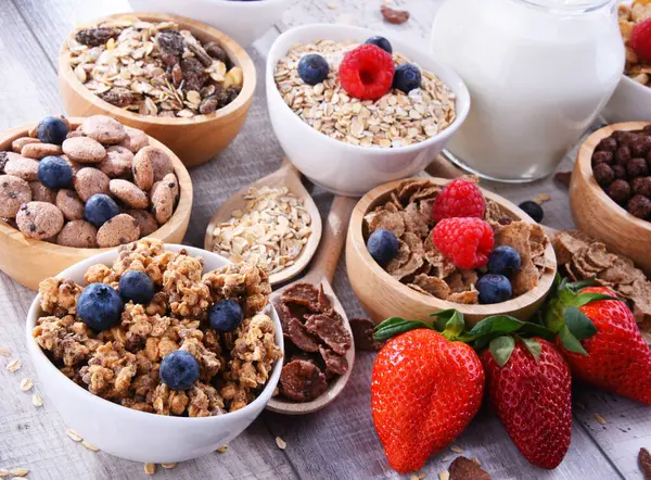 Tazones Que Contienen Diferentes Tipos Productos Cereales Para Desayuno Fotos De Stock