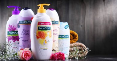 Poznan, Pol - Jul 4, 2019: Palmolive Ürünleri, Amerikan şirketi Colgate-Palmolive tarafından üretilen kozmetik markası. Bu 1898 yılında tanıtıldı ve küresel satılmaktadır.