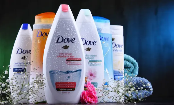 Poznan Pol Jul 2019 Dove Produkter Introducerades Till Den Brittiska Stockfoto