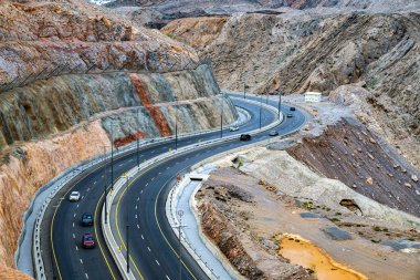 Umman 'da Muscat' tan Al Amarat 'a giden otoyolun görüntüsü