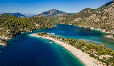 Mugla ilinin Fethiye ilçesine bağlı Oludeniz hava manzarası