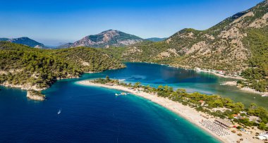 Mugla ilinin Fethiye ilçesine bağlı Oludeniz hava manzarası