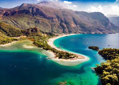 Mugla ilinin Fethiye ilçesine bağlı Oludeniz hava manzarası