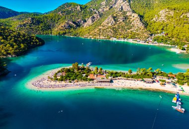 Mugla ilinin Fethiye ilçesine bağlı Oludeniz hava manzarası