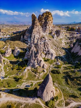 Kapadokya 'nın Nevsehir ilindeki Uchisar Şatosu manzarası.