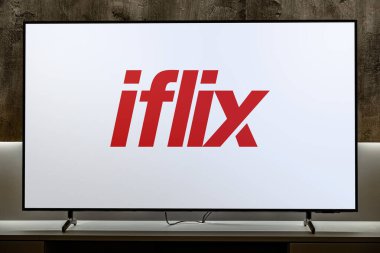 POZNAN, POL - MAYIS 06, 2024: Iflix 'in logosunu gösteren düz ekran TV seti, bir Malezya ücretsiz ve abonelik videosu yeni gelişmekte olan pazarlara odaklandı