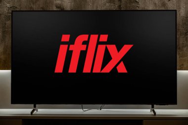POZNAN, POL - MAYIS 06, 2024: Iflix 'in logosunu gösteren düz ekran TV seti, bir Malezya ücretsiz ve abonelik videosu yeni gelişmekte olan pazarlara odaklandı