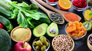 Vegan diyeti temsil eden gıda ürünleri. Vejetaryenlik.