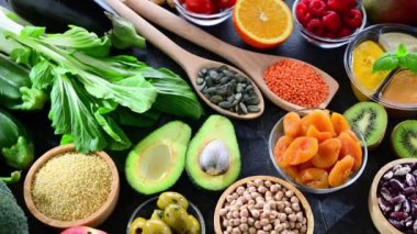 Vegan diyeti temsil eden gıda ürünleri. Vejetaryenlik.