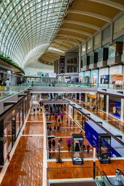 SINGAPORE - 10 Mayıs 2024: Singapur 'daki Marina Körfezi Sands Dükkanlarının İçi