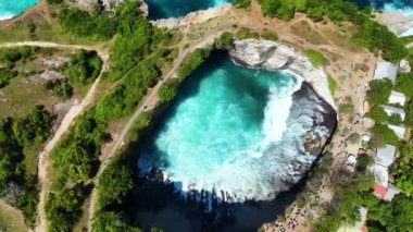Endonezya 'nın Nusa Penida Adası' ndaki Kırık Plaj manzarası