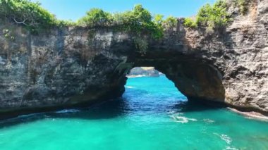 Endonezya 'nın Nusa Penida Adası' ndaki Kırık Plaj manzarası