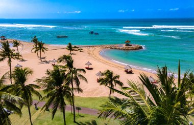 Güney Bali, Endonezya 'da Denpasar civarındaki Nusa Dua tatil köyü manzarası