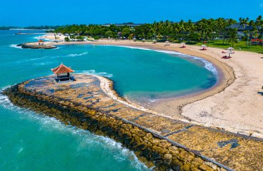 Güney Bali, Endonezya 'da Denpasar civarındaki Nusa Dua tatil köyü manzarası