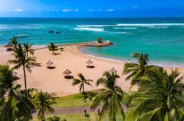 Güney Bali, Endonezya 'da Denpasar civarındaki Nusa Dua tatil köyü manzarası
