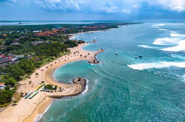 Güney Bali, Endonezya 'da Denpasar civarındaki Nusa Dua tatil köyü manzarası