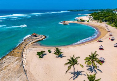 Güney Bali, Endonezya 'da Denpasar civarındaki Nusa Dua tatil köyü manzarası