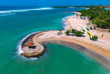 Güney Bali, Endonezya 'da Denpasar civarındaki Nusa Dua tatil köyü manzarası