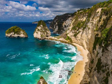 Endonezya 'daki Nusa Penida Adası' ndaki Elmas Plajı Havalimanı