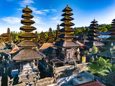 Endonezya 'nın doğusundaki Agung Dağı' nın yamaçlarındaki Besakih Tapınağı.