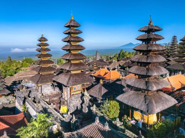 Endonezya 'nın doğusundaki Agung Dağı' nın yamaçlarındaki Besakih Tapınağı.