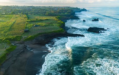 Tanah Lot yakınlarındaki uçurum kıyısı, Bali, Endonezya