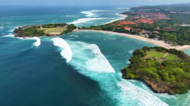 Güney Bali, Endonezya 'da Denpasar civarındaki Nusa Dua tatil köyü manzarası