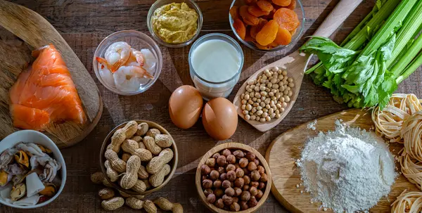 Yumurta, süt, soya, fındık, balık, deniz ürünleri, buğday unu, hardal, kurutulmuş kayısı ve kereviz de dahil olmak üzere genel gıda alerjisi olan bileşim.