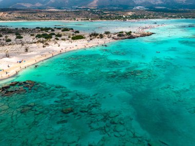 Yunanistan 'ın Girit bölgesindeki Kissamos belediyesindeki Elafonisi plajının hava manzarası