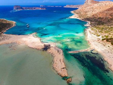 Yunanistan 'ın Girit bölgesindeki Kissamos belediyesindeki Balos Gölünün havadan görünüşü