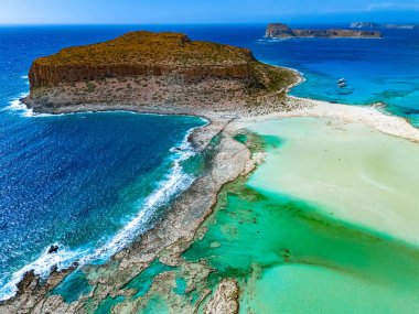 Yunanistan 'ın Girit bölgesindeki Kissamos belediyesindeki Balos Gölünün havadan görünüşü