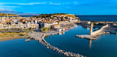 Yunanistan 'ın Girit kentindeki Rethymno kentinin hava manzarası.