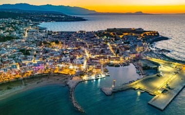 Yunanistan 'ın Girit kentindeki Rethymno kentinin hava manzarası.