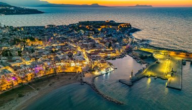 Yunanistan 'ın Girit kentindeki Rethymno kentinin hava manzarası.