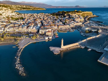 Yunanistan 'ın Girit kentindeki Rethymno kentinin hava manzarası.