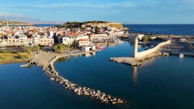 Yunanistan 'ın Girit kentindeki Rethymno kentinin hava manzarası.