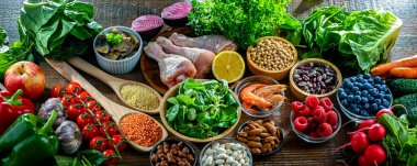 Akıl hastalığını ve beyin sağlığındaki düşüşü azaltmak için oluşturulan zihin diyetini temsil eden gıda ürünleri. Nörodejeneratif Gecikme İçin Akdeniz-DASH Müdahalesi