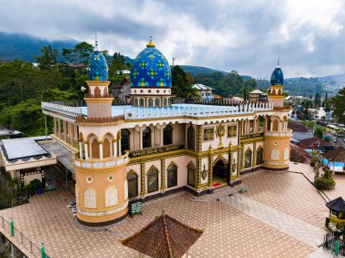 BEDUGUL, INDON - MAY 22, 2024: Masjid Besar Al Hidayah mosque in Bedugul at the Lake Bratan, Bali, Indonesia clipart