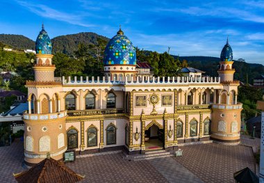 BEDUGUL, INDON - 22 Mayıs 2024: Bedugul 'daki El Hidayah Camii, Bali, Endonezya