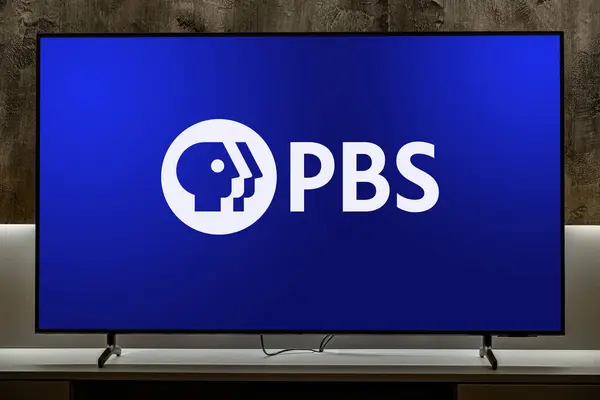 stock image POZNAN, POL - JUL 31, 2024: Flat-screen TV set displaying logo of PBS, a public broadcaster and non-commercial, free-to-air television network based in Crystal City, Virginia, USA