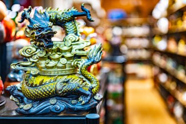 Singapur 'un Çin Mahallesi' nde bir turist hediyelik eşya dükkanı..