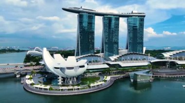 SINGAPORE - 10 Mayıs 2024: Marina Körfezi Kumları ve Singapur Sanat Müzesi