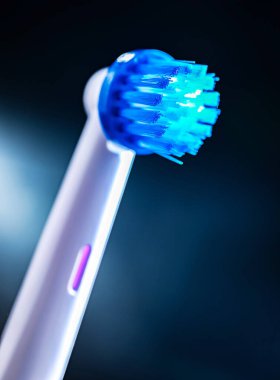 Şarj edilebilir elektrikli diş fırçaları. Ağız temizliği.