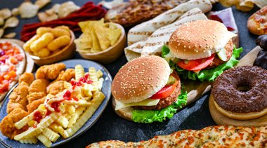 Yiyecekler kanser riskini arttırıyor. Abur cubur.