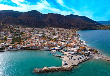 Yunanistan 'ın Laconia kentindeki Monemvasia kentinin havadan görünüşü.