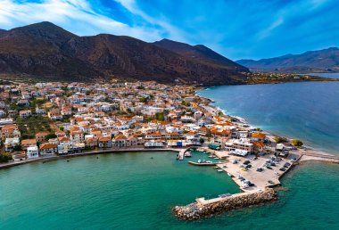 Yunanistan 'ın Laconia kentindeki Monemvasia kentinin havadan görünüşü.