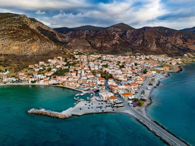 Yunanistan 'ın Laconia kentindeki Monemvasia kentinin havadan görünüşü.