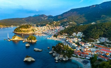 Yunanistan 'ın Epirus kentindeki Preveza bölgesindeki Parga' nın hava manzarası.