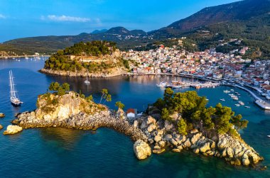 Yunanistan 'ın Epirus kentindeki Preveza bölgesindeki Parga' nın hava manzarası.
